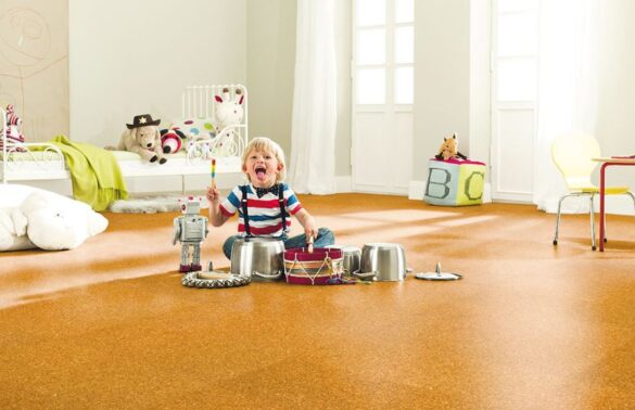 الأرضيات المصنوعة من الفلين توفر نعومة طبيعية وتُعد صديقة للبيئة.