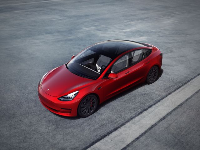 نظرة اولى على "سيارة Tesla Model 3" ارخص سيارة كهربائية في العالم
