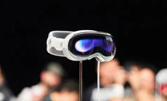 Apple Vision Pro a Year Later (Late 2025): Is It Worth It Now?